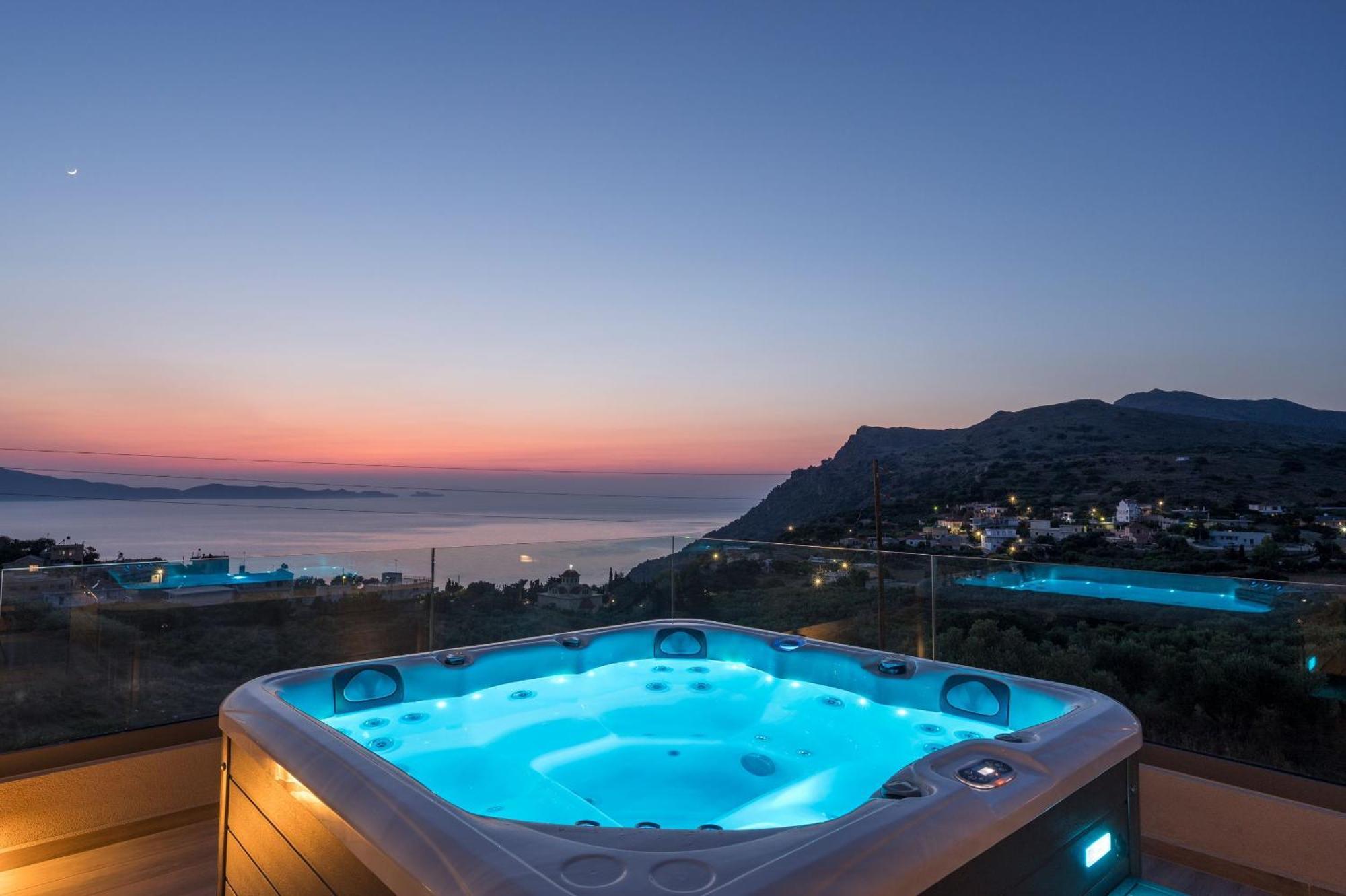 Villa Ekphrasis With Sea View And Jacuzzi Ravdhoúkha Zewnętrze zdjęcie